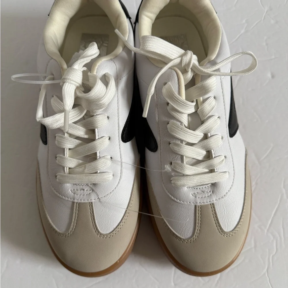 NWOT Dolce Vita White and Black Retro Modern Platform Trendy Sneakers Women 8.5
